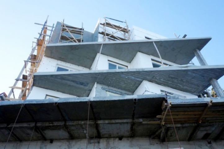 Одесские депутаты намерены остановить строительство опасной гостиницы на побережье. Фото