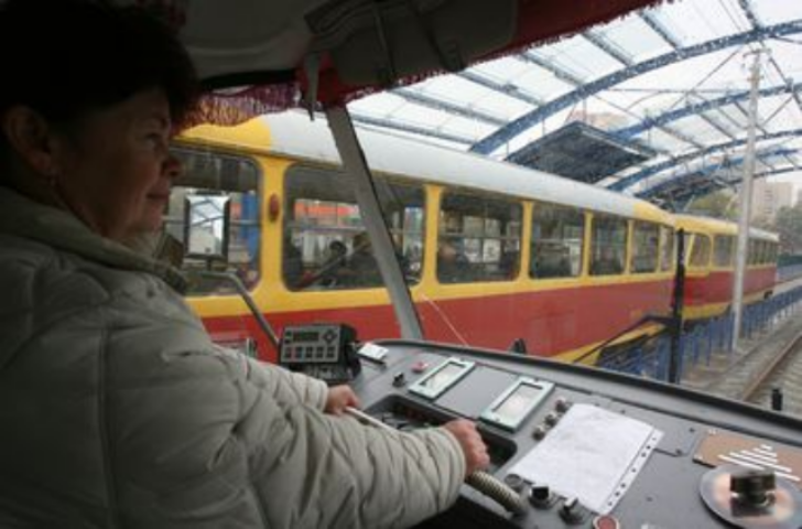 Киевские транспортники грозятся выйти на забастовку: людям не платят зарплату