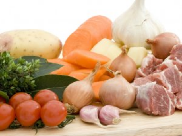 Дешевый картофель и дорогое мясо: почему в Украине дорожают продукты?