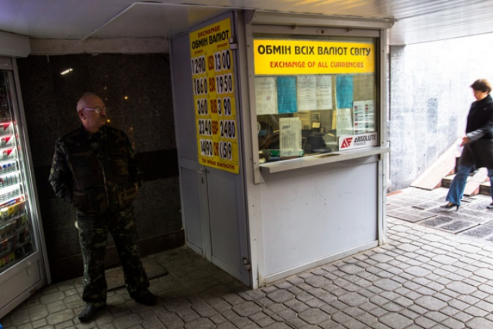 15 октября в обменках снова появятся доллары