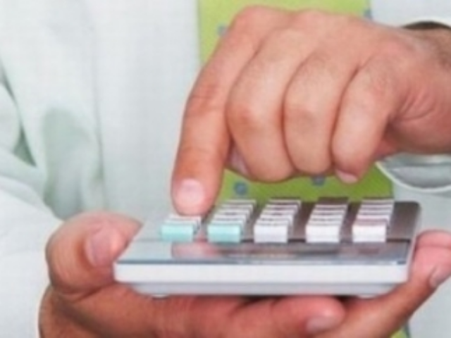 Не занимая денег, украинцы уже в долгах, как в шелках