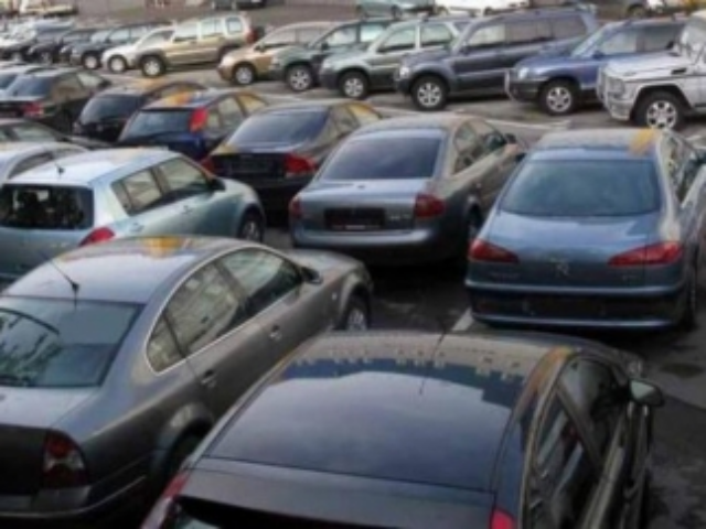 Рынок б/у авто упал наполовину