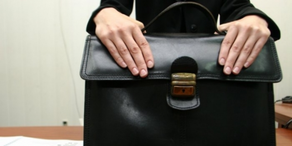 Десятки тысяч госслужащих остались без работы