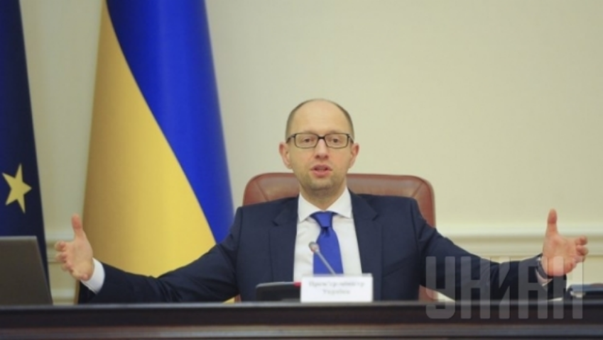 Яценюк будет просить у МВФ и Всемирного банка больше денег