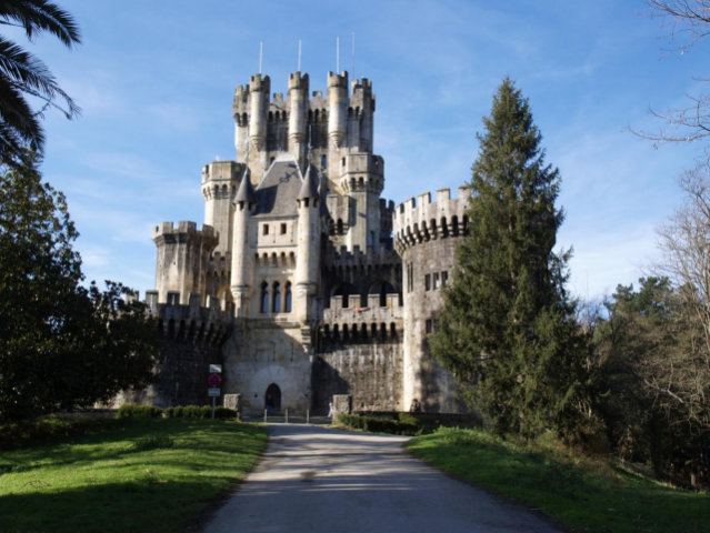 Средневековый замок в Стране Басков продается по стартовой цене всего в €3,5 млн