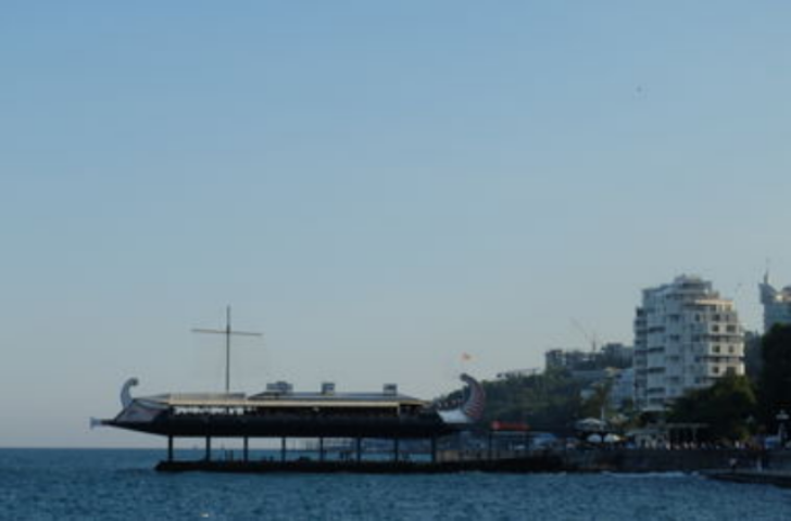 Как живется Крыму с Россией: экономика полуострова в цифрах