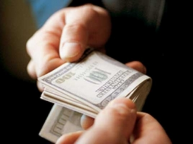 МВД и НБУ "открыли охоту" на валютчиков и менял 