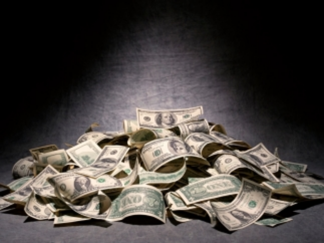 Нацбанк сообщил даты продажи новых крупных партий доллара