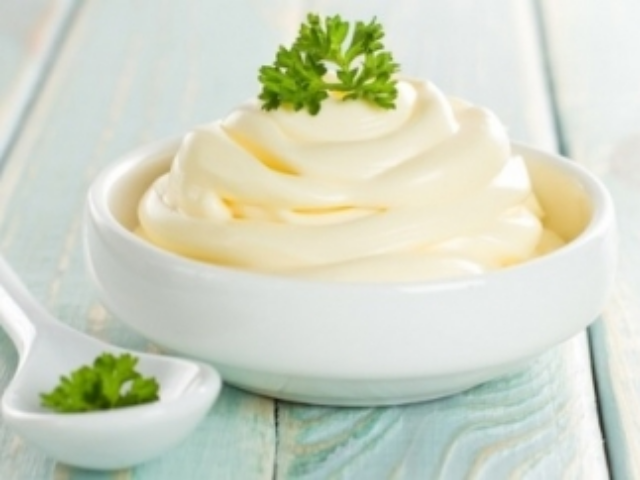 Чем полезным заменить майонез и конфеты в рационе