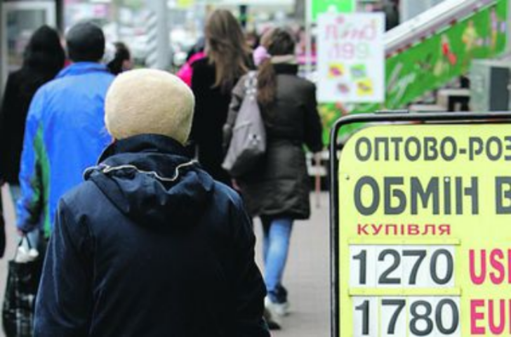 Валютный эксперимент: доллара в обменниках по 13 гривен нет, а по 14 - есть