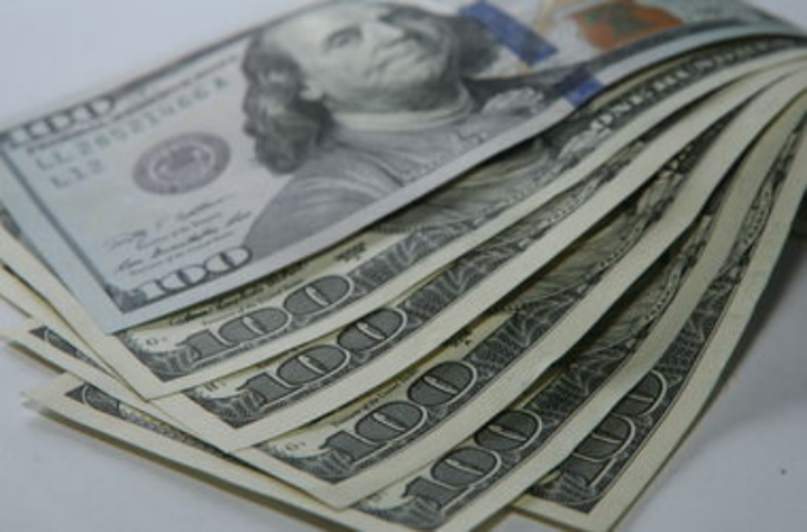 Кто может купить долларов больше, чем на 3000 грн в день