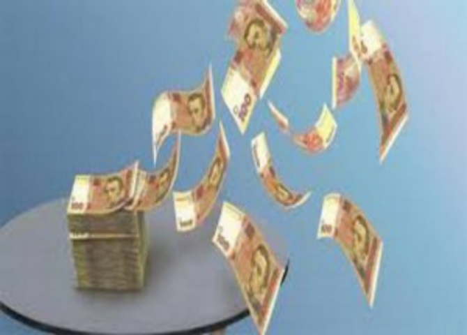 Украинцам ограничат наличные расчеты