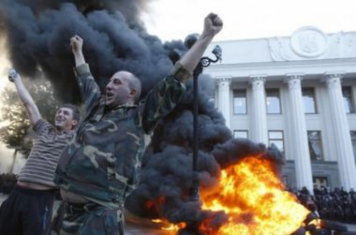 Кто попадает под люстрацию по новому закону