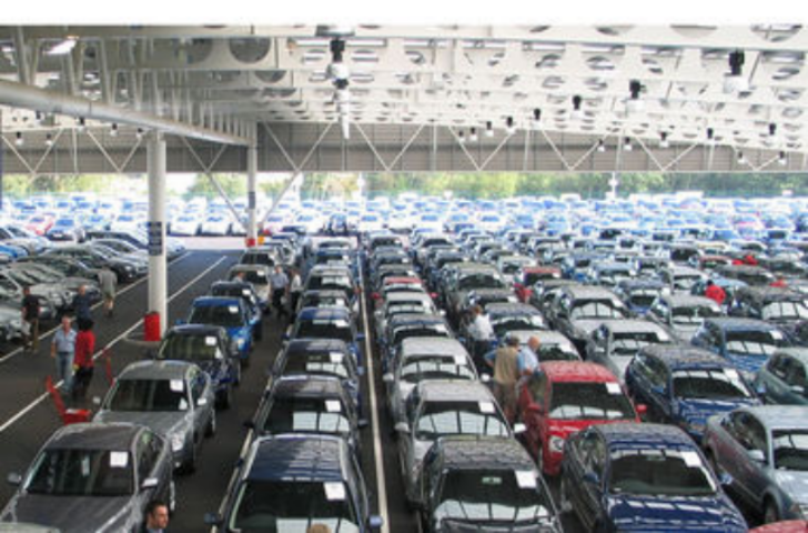 Украинцы раскупают автомобили по повышенным ценам
