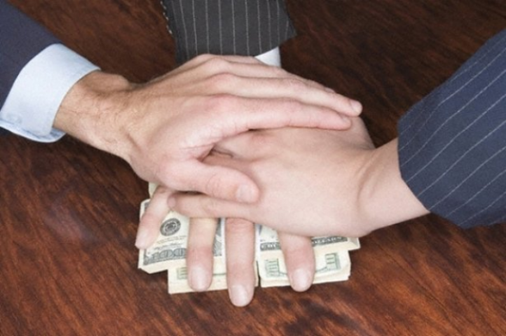 Начинать надо не с децентрализации, а с коррупции