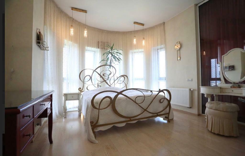 Продаж 5-кімнатної квартири 288 м², Старокозацька вул., 52Б