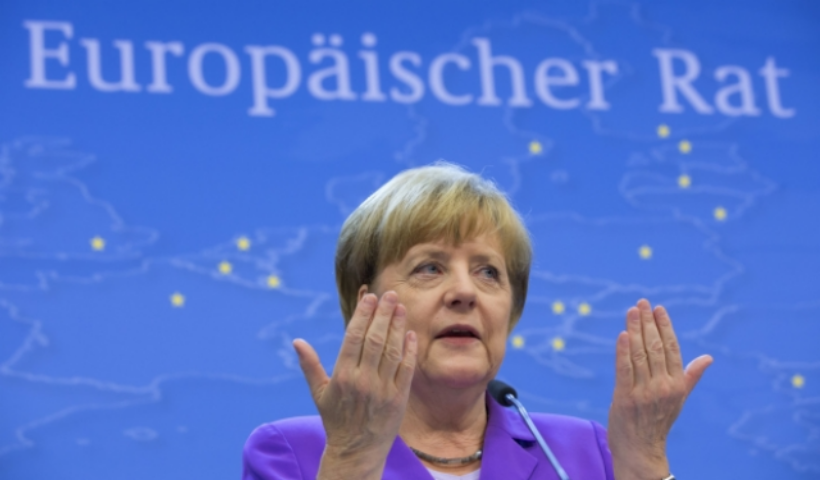 Меркель выступает за продолжение санкций против России