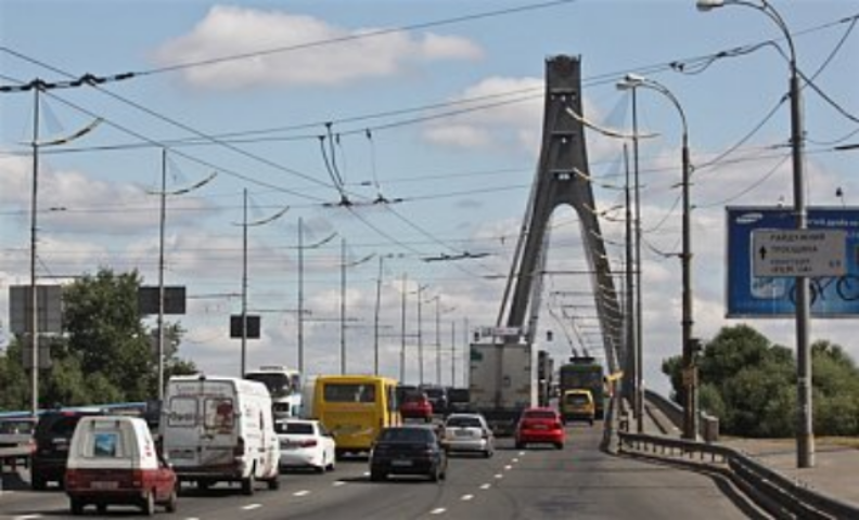 Московский мост в Киеве предложили переименовать