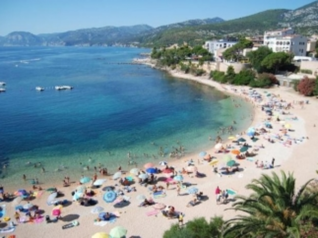 Украинцы едут отдыхать за границу реже