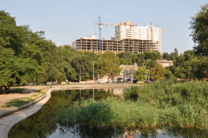 В Дюковском парке хотят построить гостиницу Hilton, ТРЦ, площадки и кафе. Фото