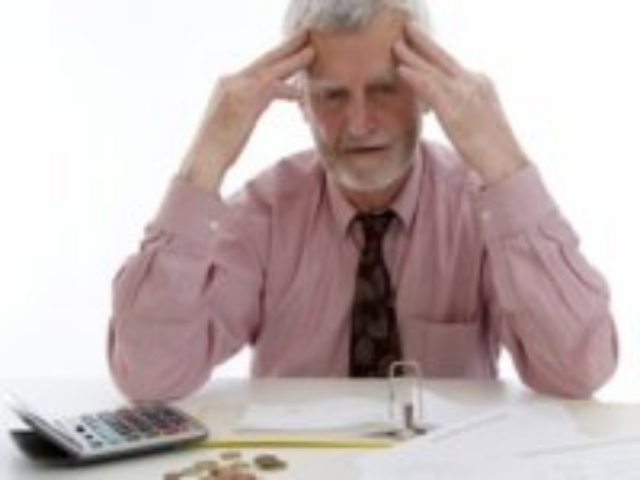 Пенсии в вопросах и ответах: пенсии предпринимателям, госслужащим, досрочные пенсии, удержание с пенсии и не только