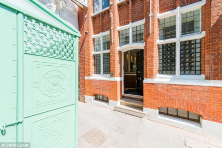 Лондонский склад с общественным туалетом продается за $7 млн. Фото