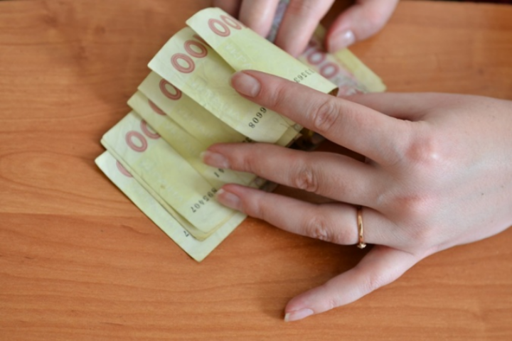 Цена гривны занижена 