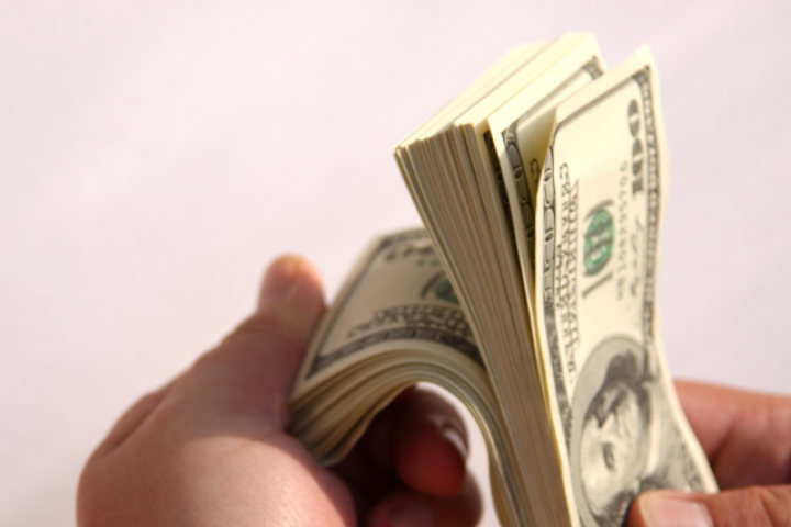 Банки возобновили потребительское кредитование летом-2014