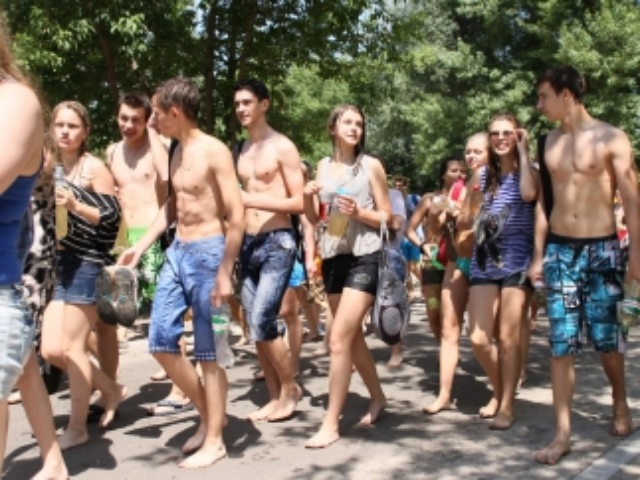 В Киеве из-за аномальной жары начал плавиться асфальт 