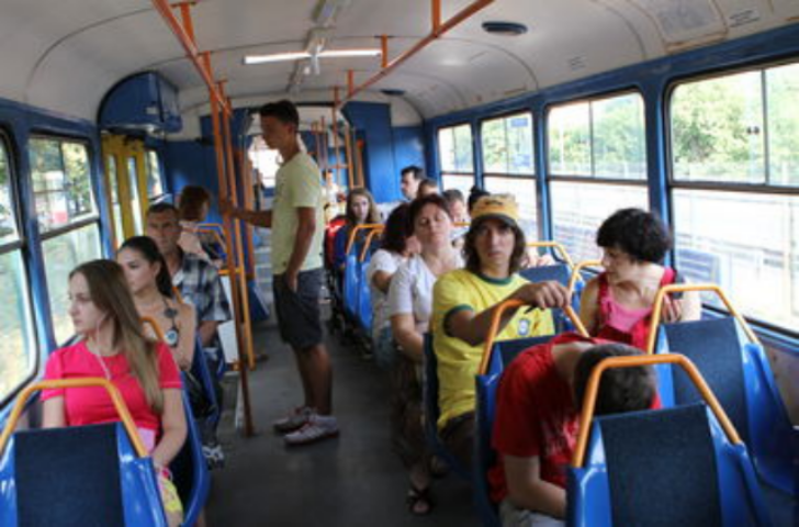 Адская жара в столице: на пляжах – ажиотаж, а пассажиры троллейбусов падают в обморок