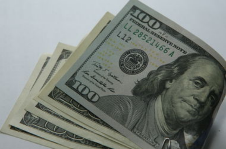 Как может измениться курс доллара?