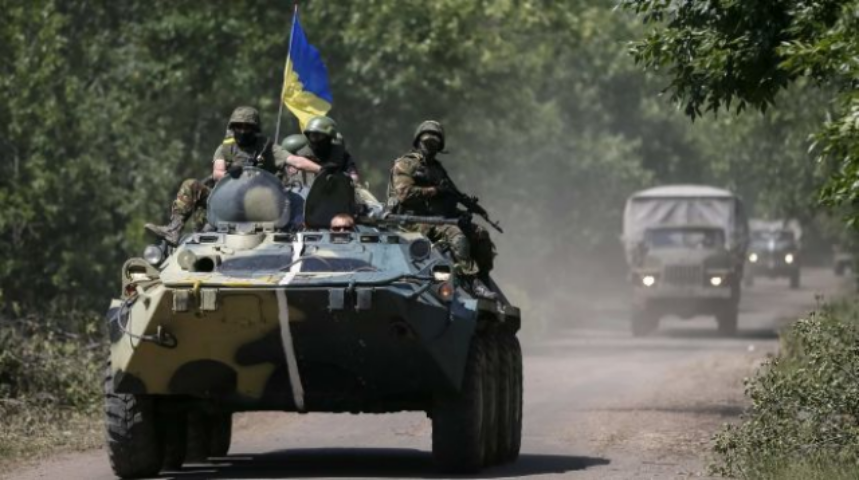 Рада ввела для украинцев 1,5% "военный налог" с зарплат