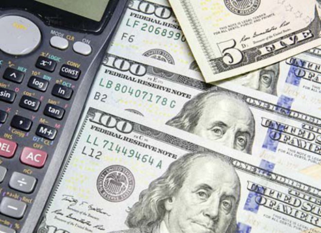 Эксперт назвал причину скачка курса доллара