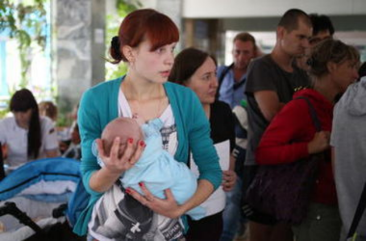 "Укрзализныця" будет бесплатно возить беженцев из Крыма и зоны АТО