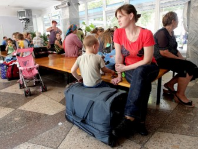 Еврокомиссия выделит средства для обустройства переселенцев из Крыма и Донбасса