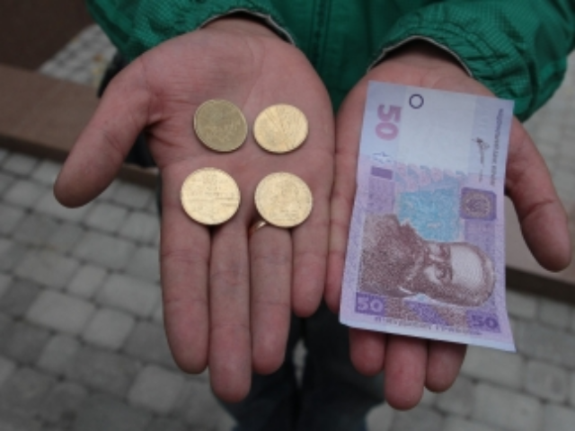 Денег на зарплаты бюджетникам осталось лишь до октября