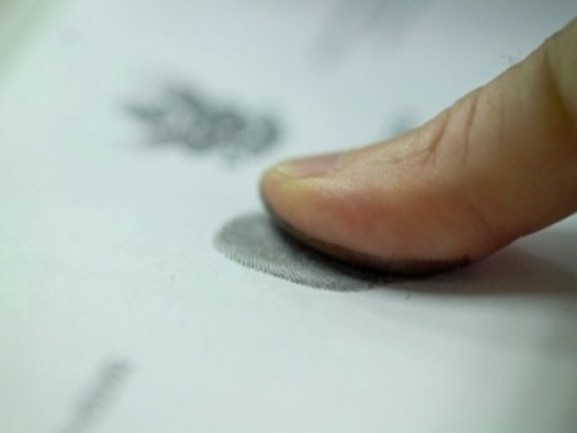 У всех украинцев возьмут отпечатки пальцев
