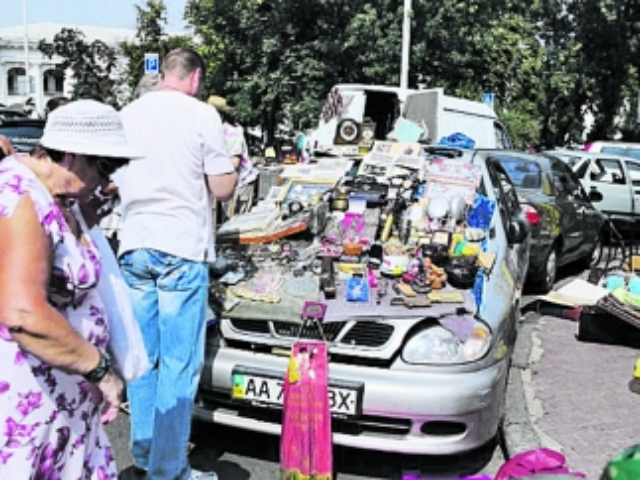 Из-за кризиса украинцы начали продавать подержанные вещи