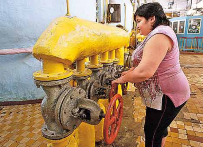 Дуть против газа