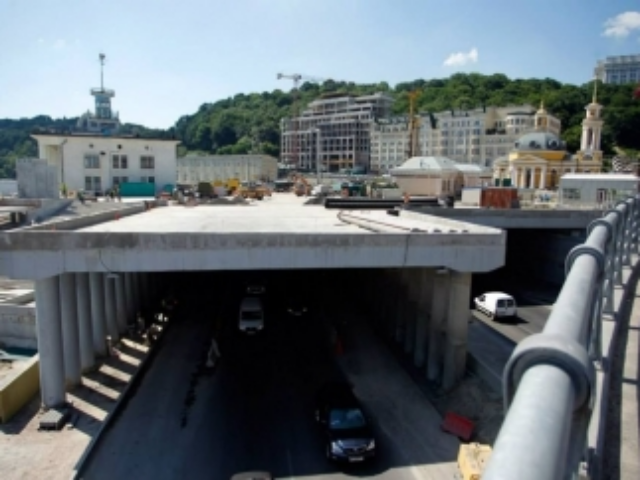 Подземный ТРЦ на Почтовой площади обещают достроить через год