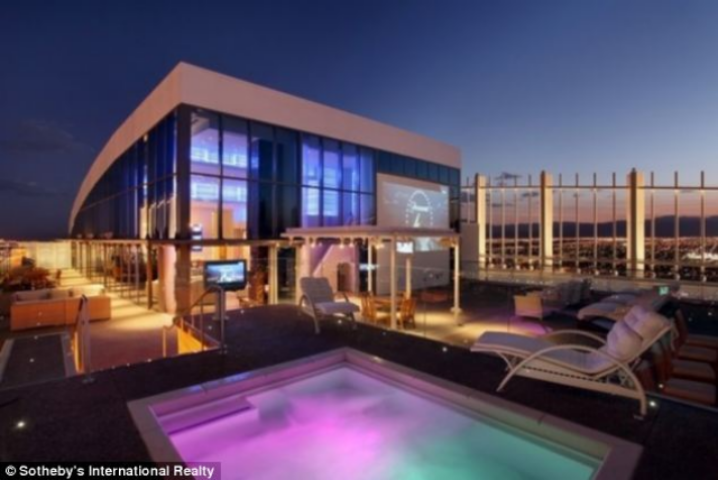 Шикарный пентхаус в Лас-Вегасе продается вместе с картинами Дали и Пикассо. Фото