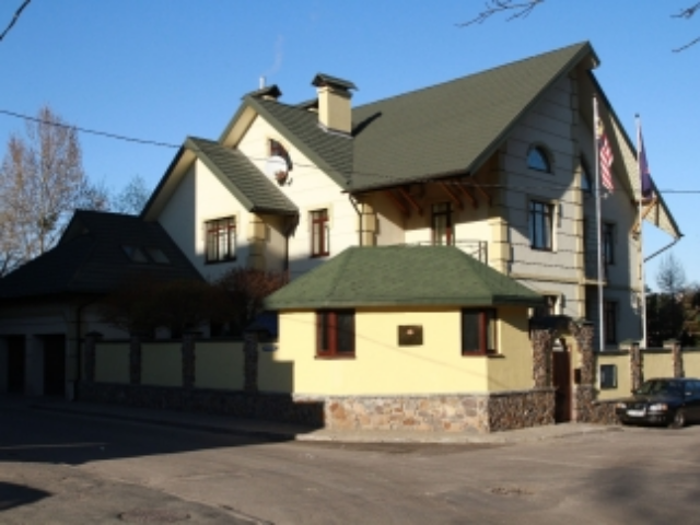 Кому принадлежат золотые сотки в центре Киева 