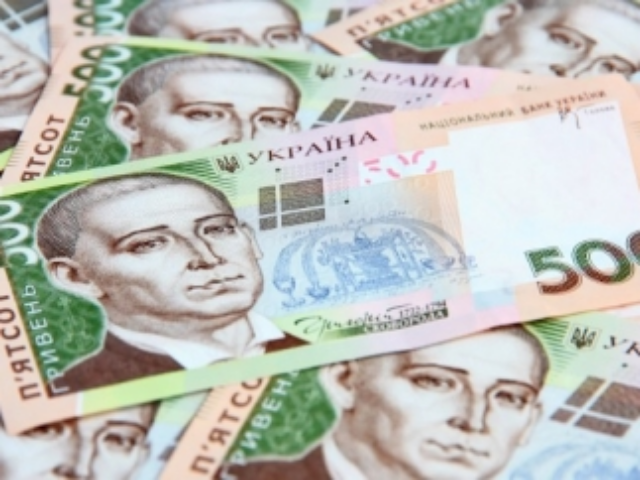 Украинцы изымают деньги из банков