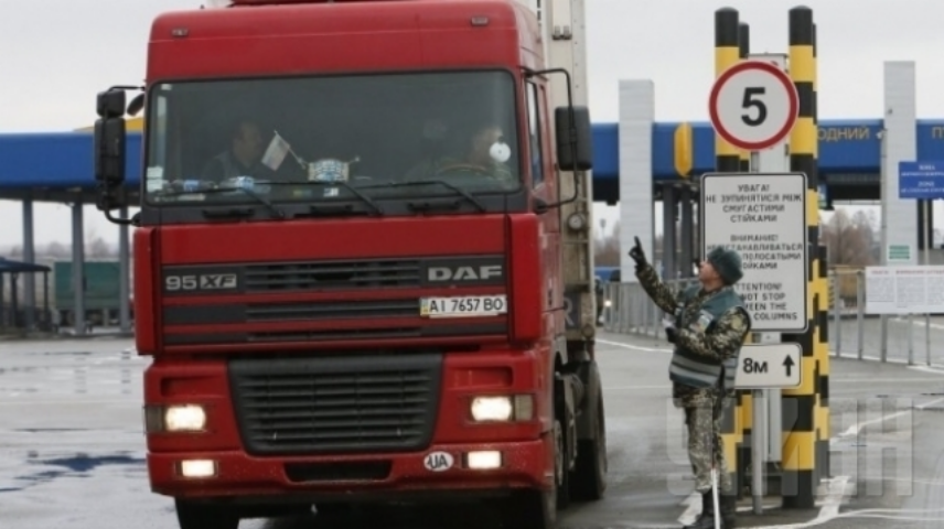 С 1 июня на большинстве дорог Украины ограничено движение грузовиков