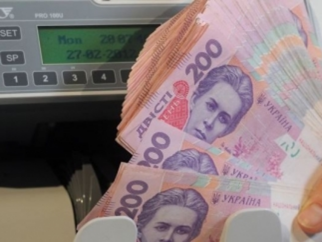 Правительство уменьшит влияние девальвации на валютных заемщиков
