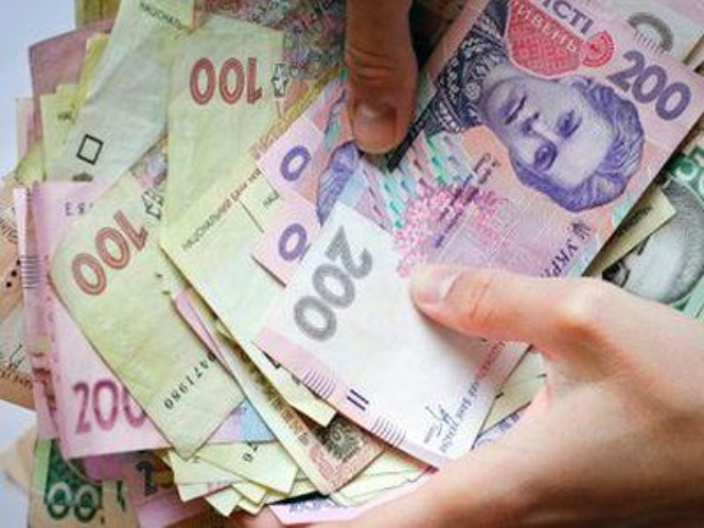 Задолженность по зарплате в бюджетной сфере в мае сократилась на 5% - до 954,6 млн грн, - Денисова