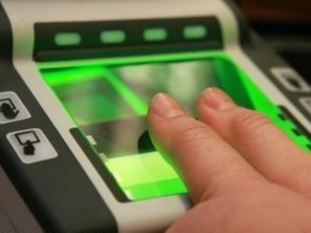 Банкоматы начнут выдавать наличку по отпечатку пальца