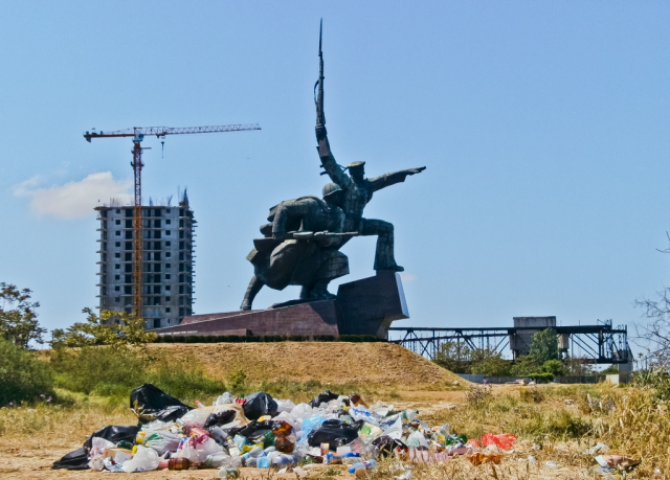 Заказчик строительства 16-этажного дома в Севастополе пообещал сопротивляться его сносу