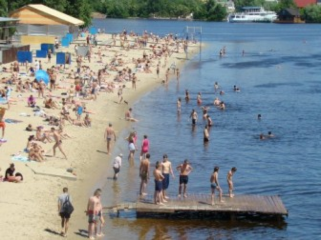 Киевлянам не рекомендуют купаться в 50 водоемах столицы