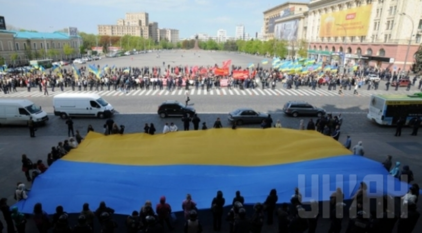 Больше половины украинцев готовы жить с экономическими трудностями